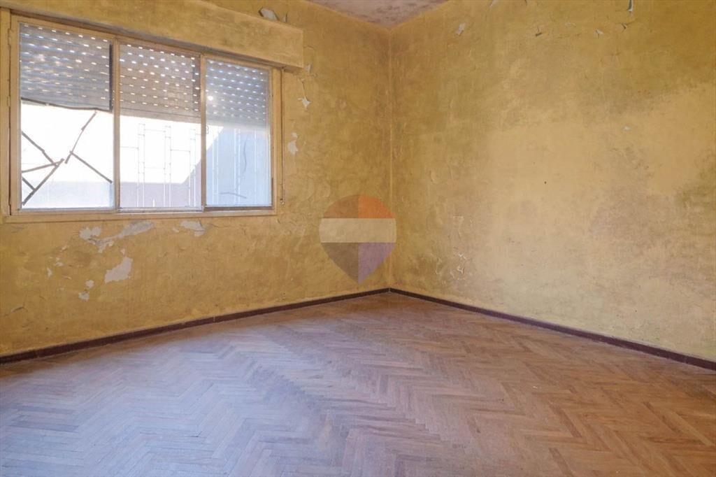 VENTA CASA 4 DORMITORIOS y GRAN TERRENO -COLÓN