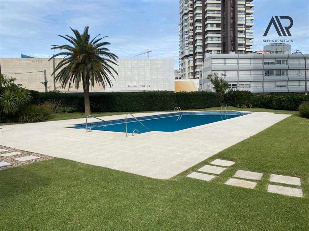 Apartamento en venta c/ cochera en Playa Mansa