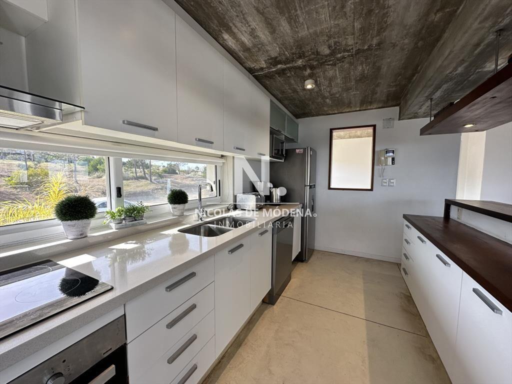 Casa en venta estilo minimalista a 300 mts del El