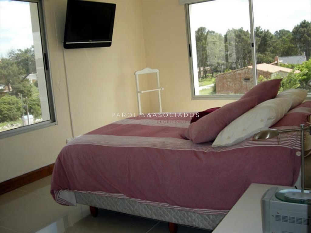 Departamento en Venta de 3 Dormitorios, Pinares