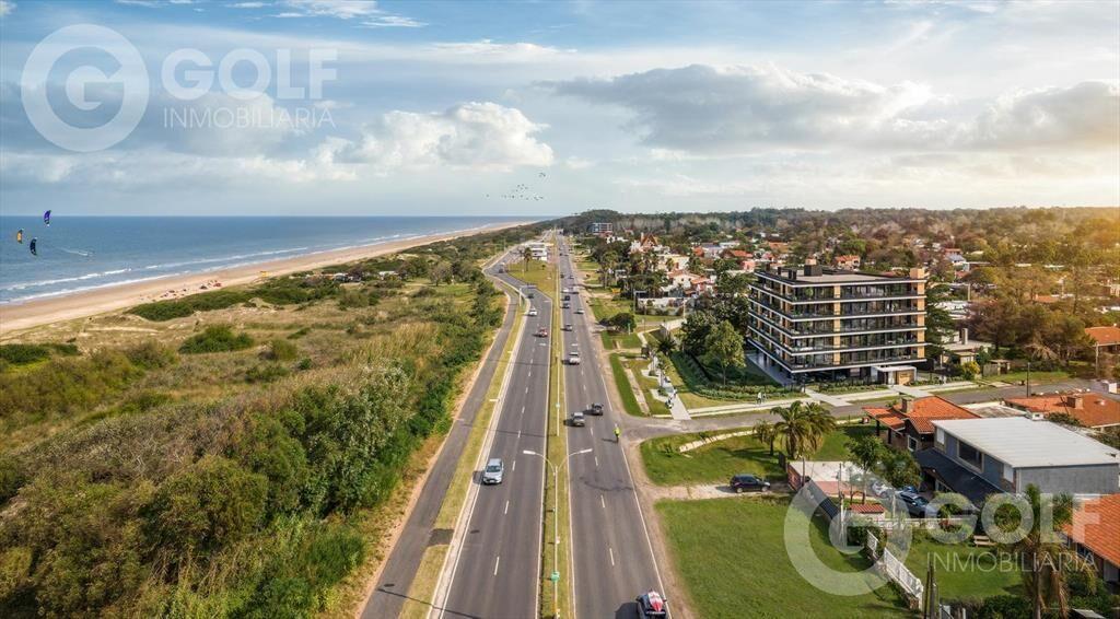 Venta de apartamento de 2 dormitorios con terraza y parrill