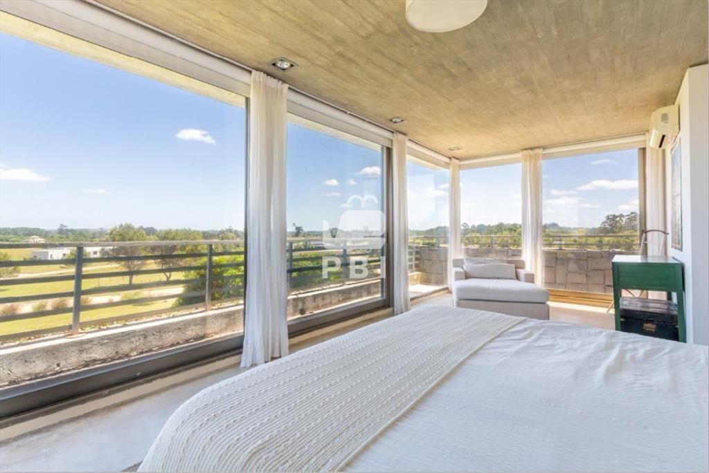 Hermosa casa en venta en barrio Privado - Ref : PBI13813