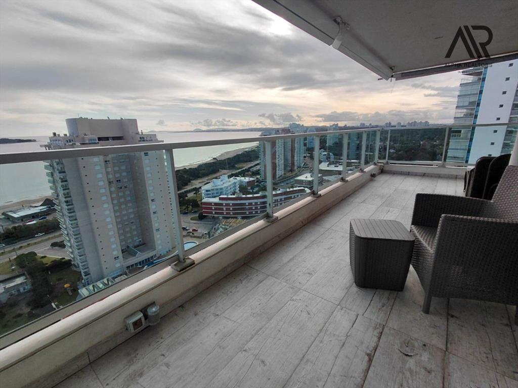 Apartamento en venta c/ cochera en Playa Mansa
