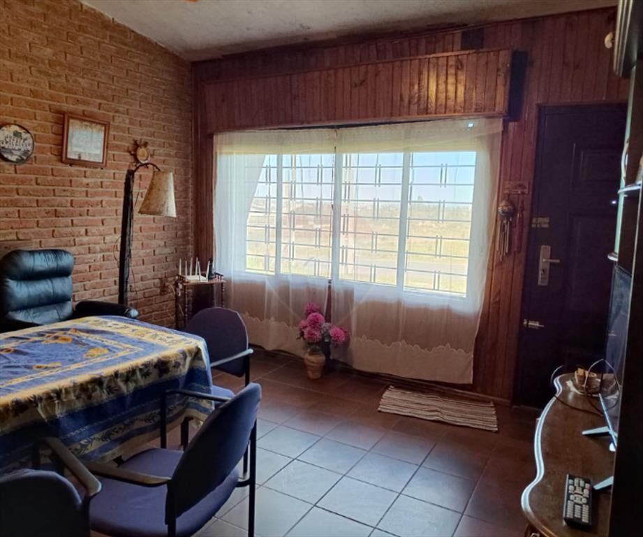 VENTA, casa de dos dormitorios, en Lezica.