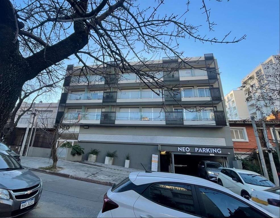 Alquiler Monoambiente Pocitos Nuevo al frente con balcón 1