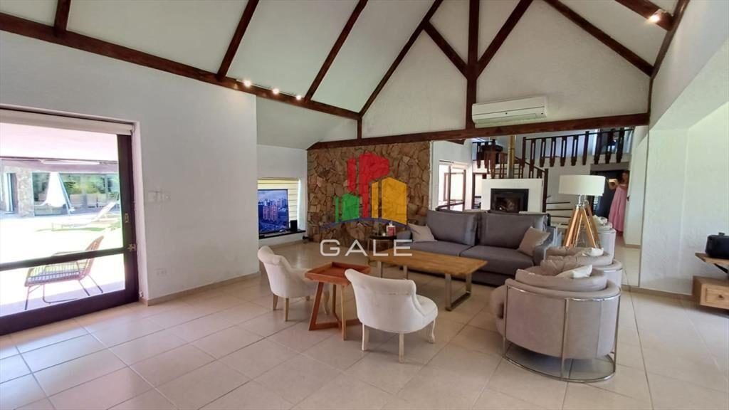 Vende gran casa para vivir todo el año, de 3 en