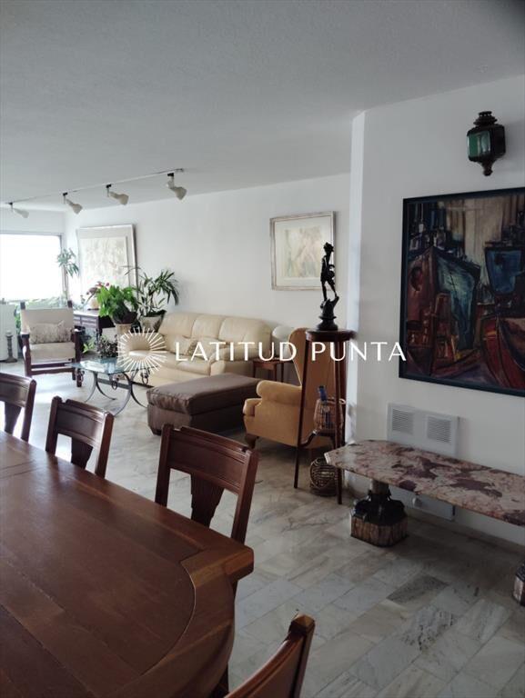 Apartamento en Roosevelt, 3 dormitorios más