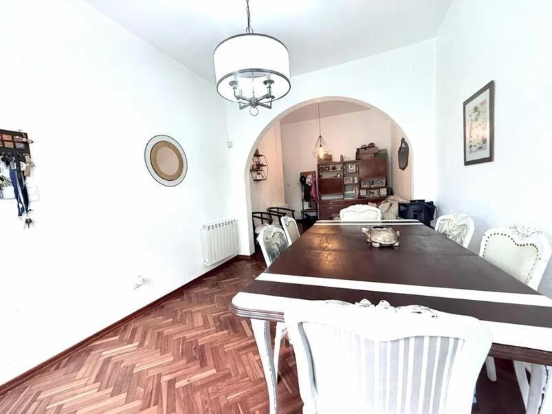 Venta casa de 2 dormitorios y 2 baños, con garage en La Bla