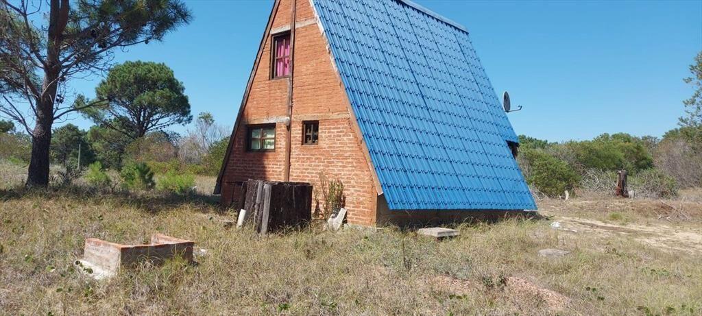 CASA (CABAÑA) 2 DORMITORIOS EN VENTA LA ESMERALDA