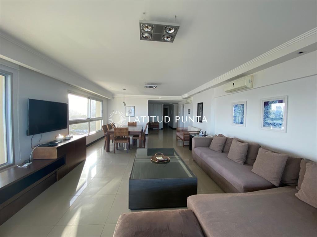 Apartamento en Torre Lobos, 3 dormitorios más