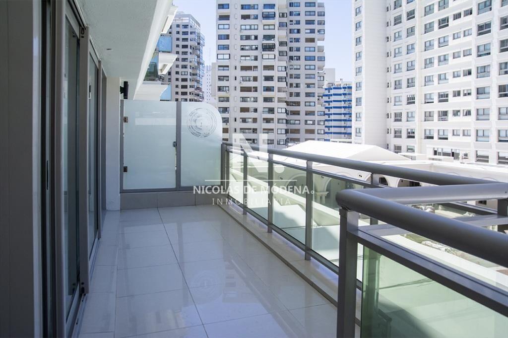 Departamento en venta con amplios dormitorios.