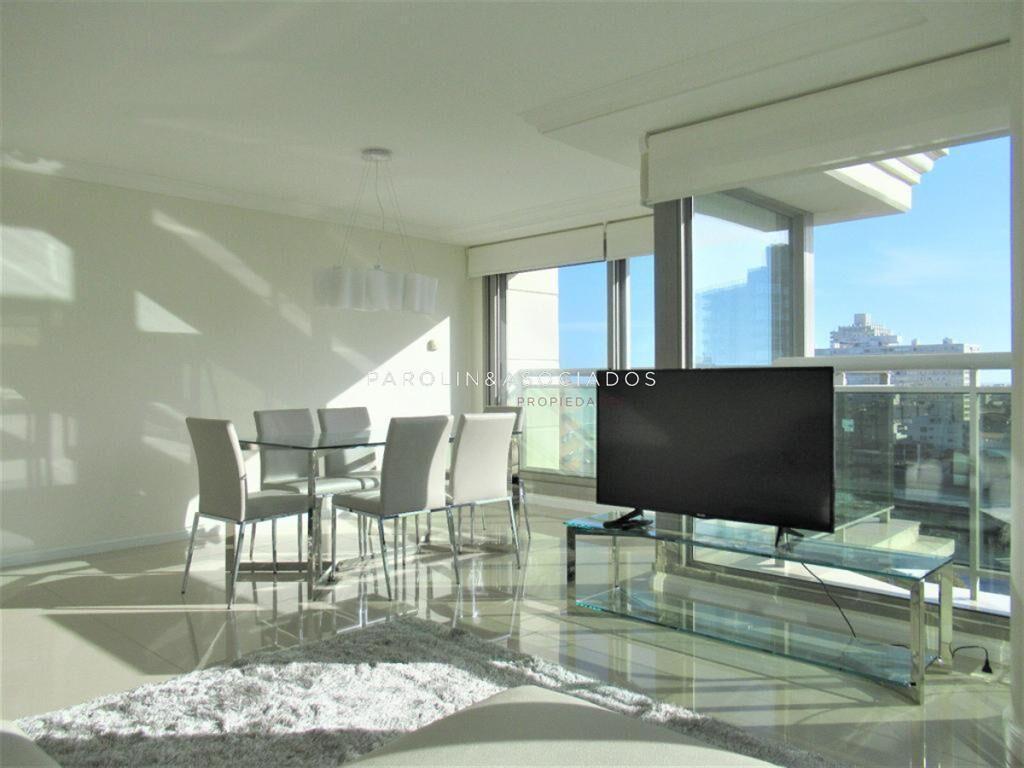 Hermoso apartamento en venta con agradable vista al mar en