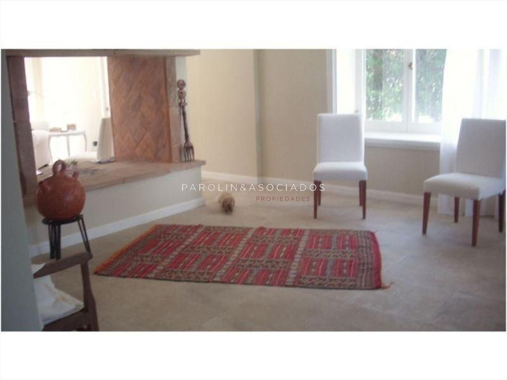 Hermosa casa en venta de 5 dormitorios en Golf,