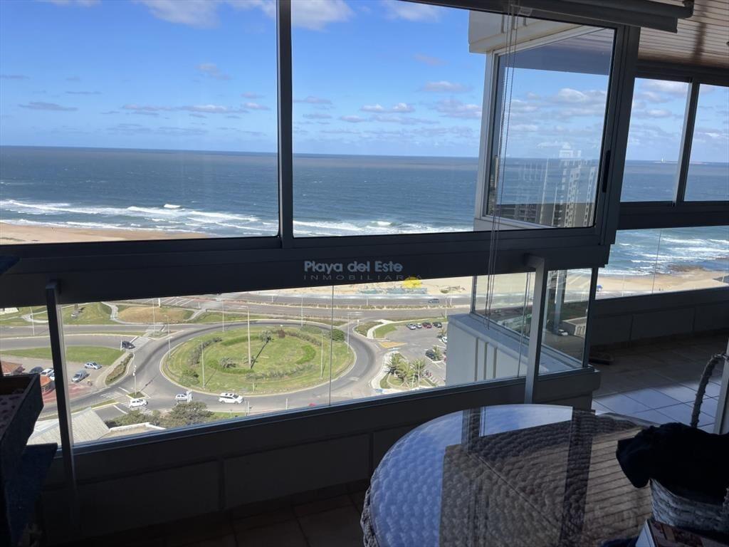 Apartamento de 3 dormitorios en Punta del este ,