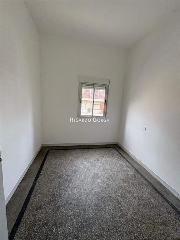 Casa de 4 dormitorios + Local en Venta a metros de Av. M...