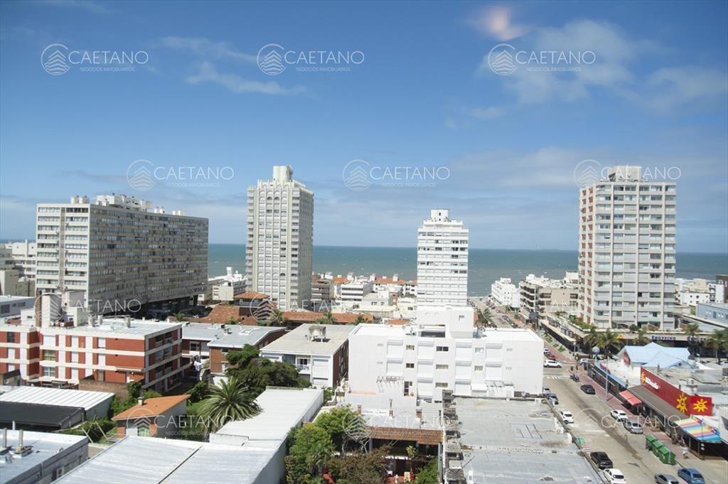 Departamento con vista al mar en Península, Punta del Este