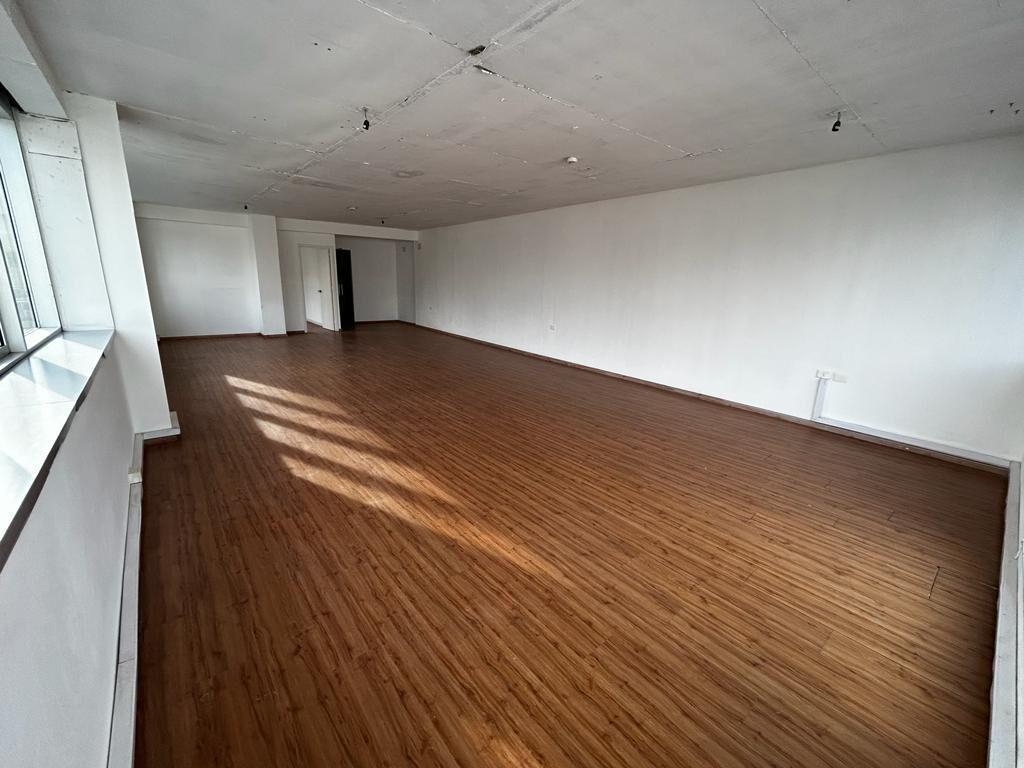 Oficina en B. Mitre y 25 de Mayo, piso alto, gge, sala de r