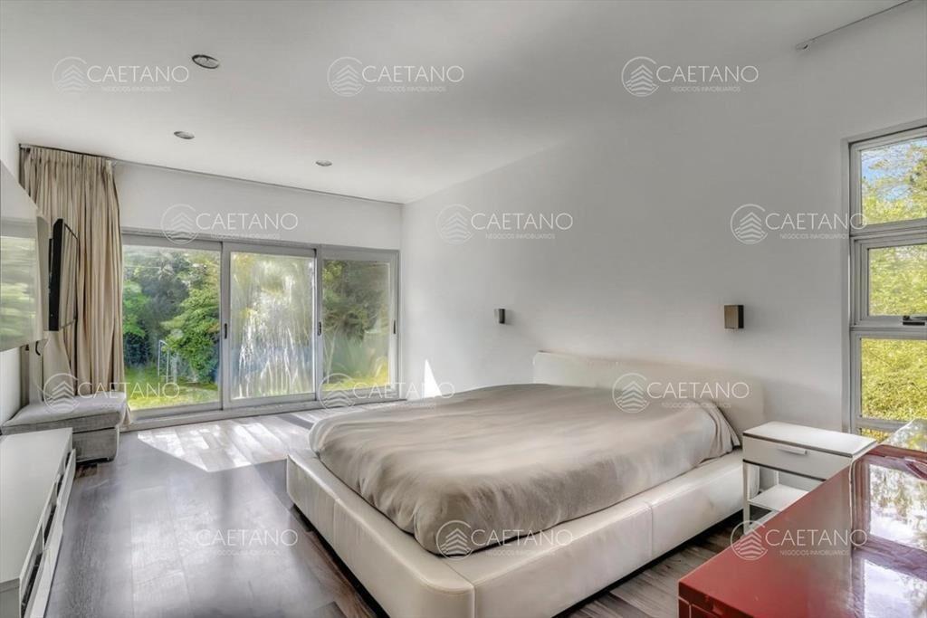 Venta casa 5 dormitorios. Playa brava, Punta del Este.