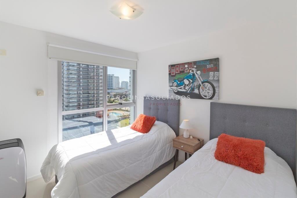 Apartamento de 2 dormitorios en venta en edificio