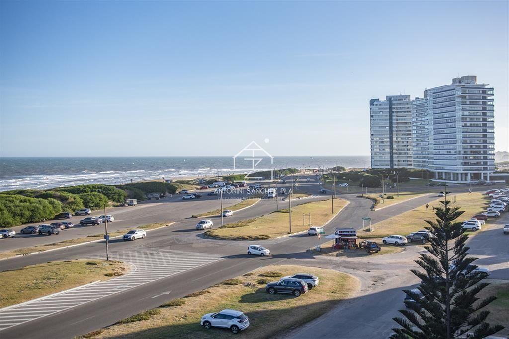 Apartamento Penthouse, frente al mar, playa brava, 3 dormit