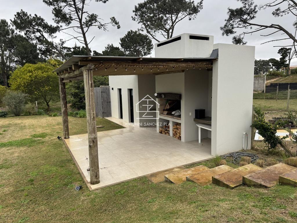 Moderna casa 3 dormitorios en tranquilo entorno, Temporada