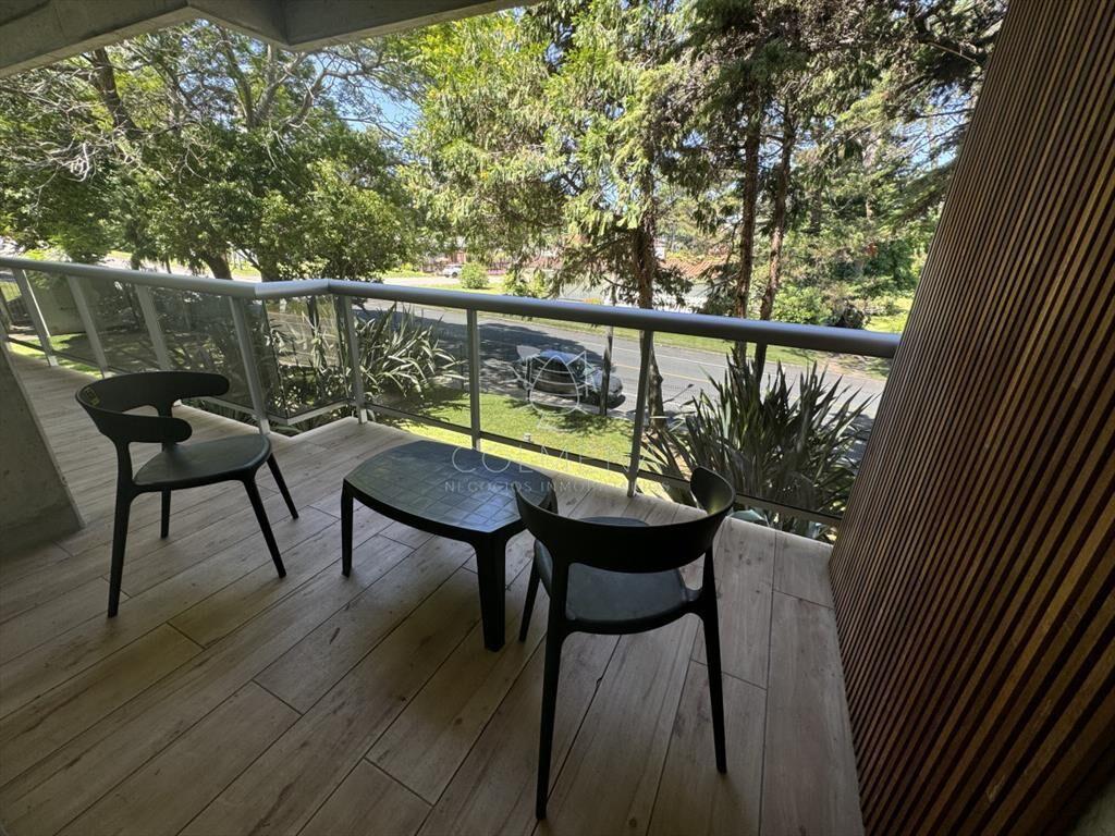 Apartamento en venta de dos dormitorios en Punta