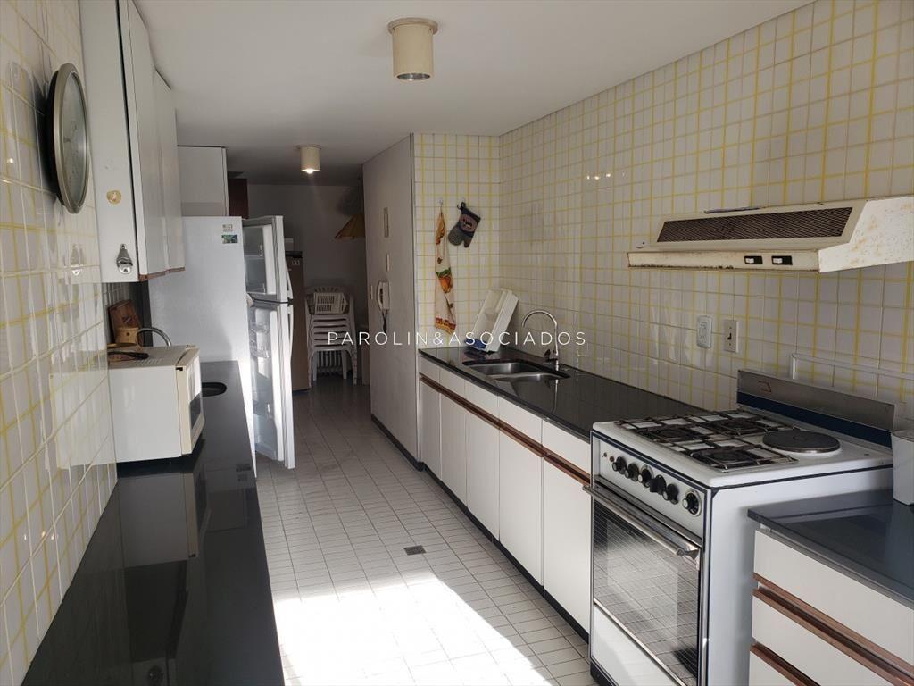 Apartamento de 3 dormitorios en Torre Tiburón, Punta del E