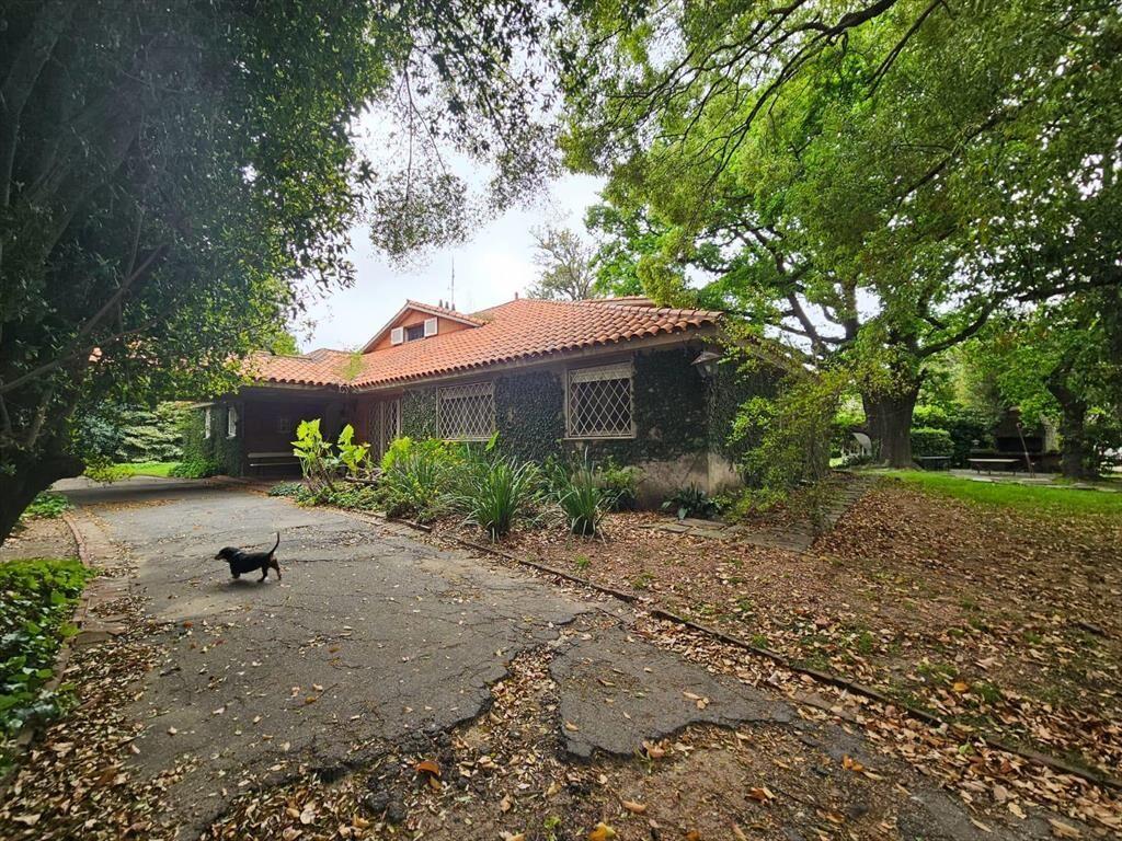 Venta dos casas sobre importante terreno de 4488 m² en