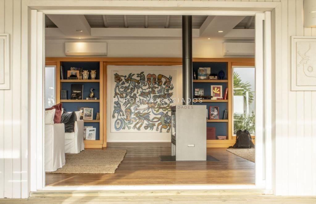 Venta de Casa de 4 Dormitorios en Pueblo Mio,
