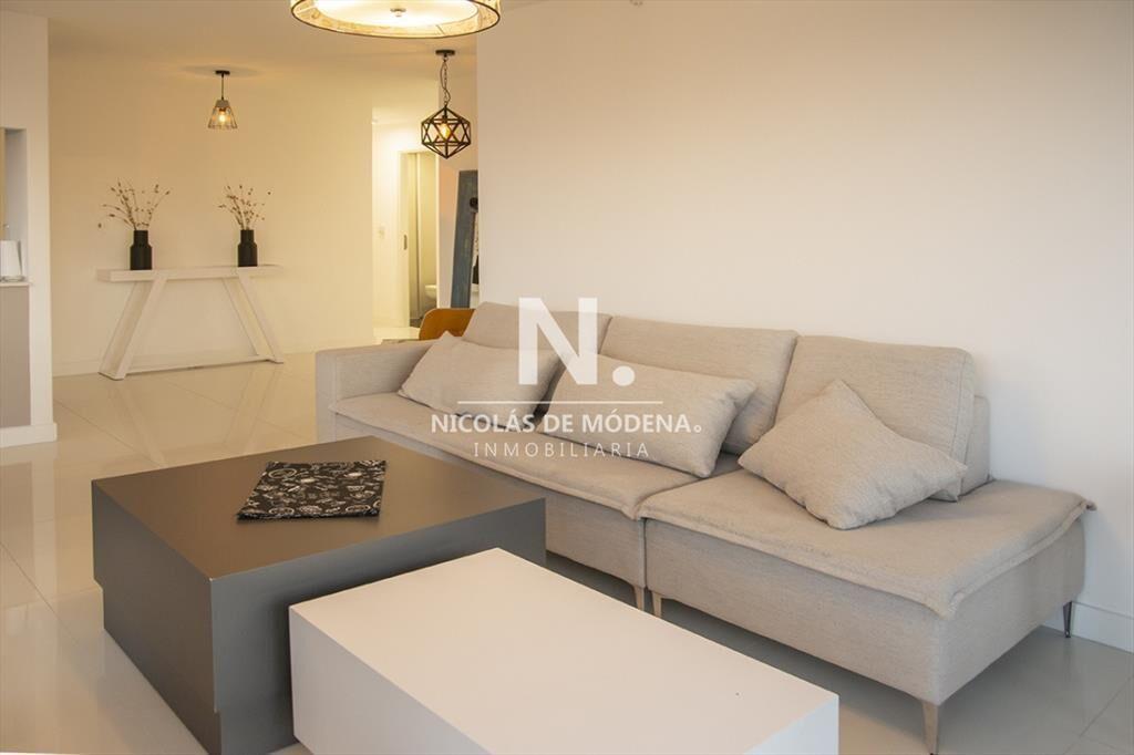 Apartamento en Alquiler de 3 dormitorios en , del