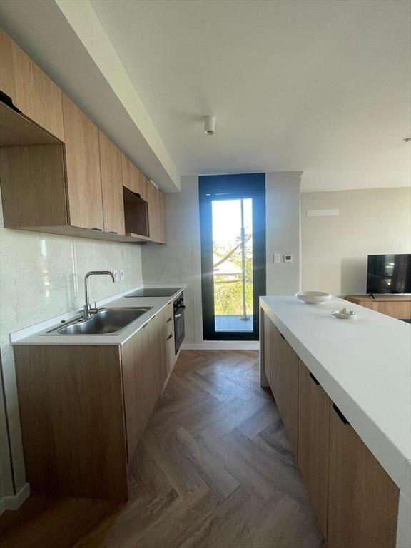 Apartamento en venta, 3 dormitorios, vista al lago y parril