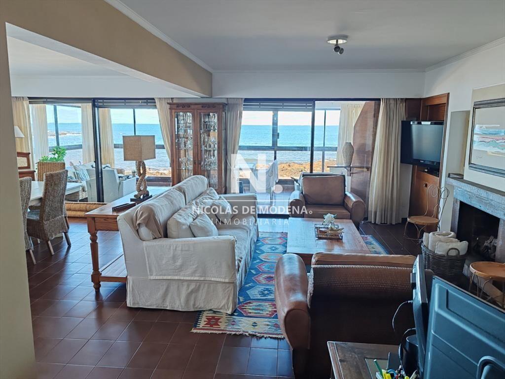 Vende departamento de 4 dormitorios