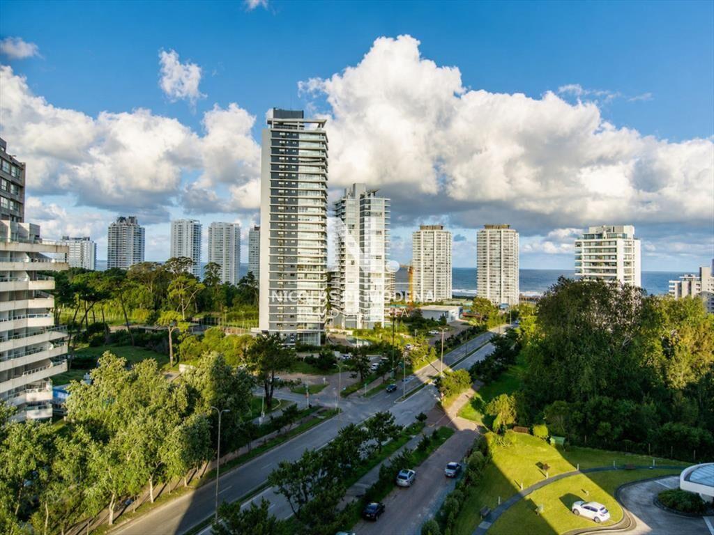 Alquila apartamento de 3 dormitorios en Punta del