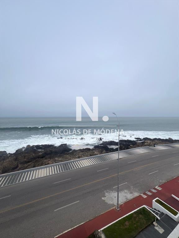 En venta apartamento de 2 dormitorios en edificio