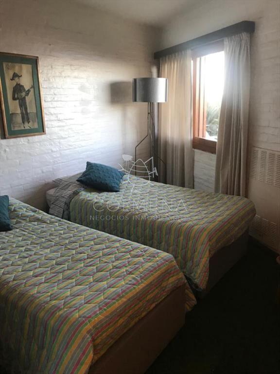 Casa en Peninsula - a metros de la playa de los