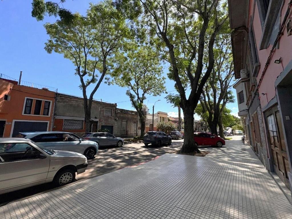 VENTA CASA POCITOS 2 DORM - SERVICIO - 2 BAÑOS - AZOTEA C/