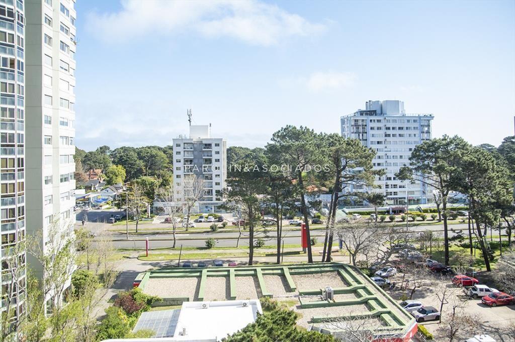 Apartamento en venta de 3 dormitorios en Center,