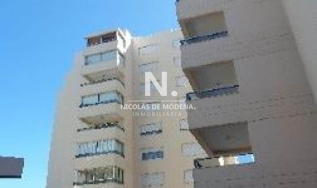 Vende apartamento de 2 dormitorios en Punta del