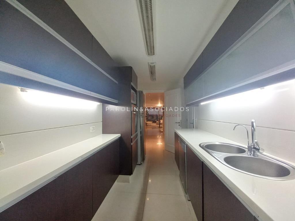 Apartamento de 3 dormitorios en venta frente al I