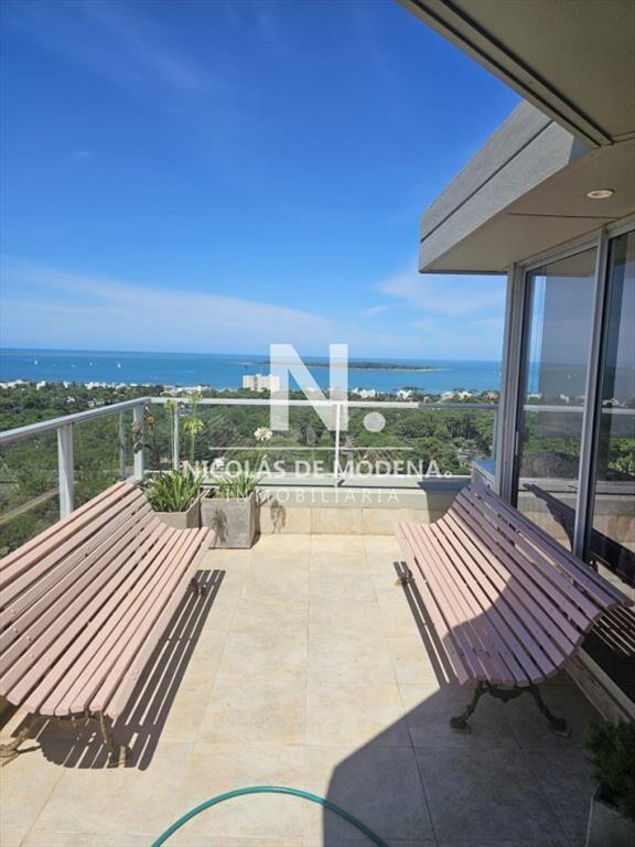 Vende departamento Penthouse de 4 dormitorios en