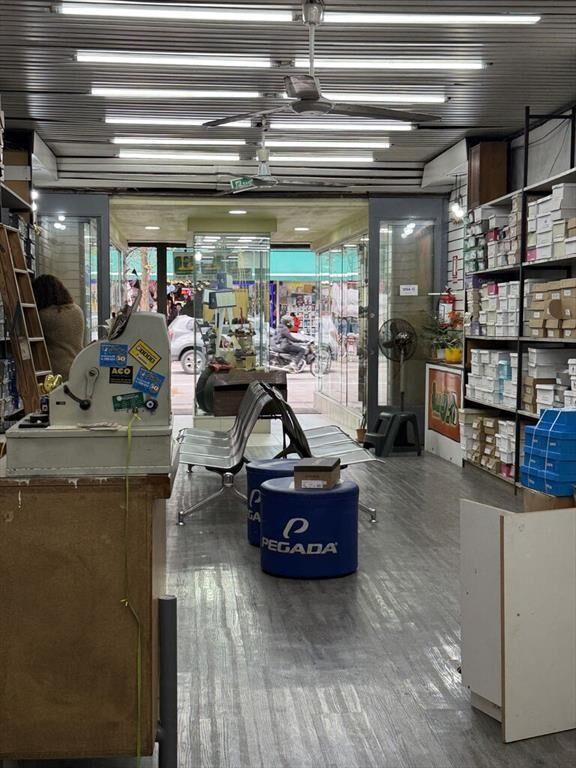 Venta local comercial · 370 m² · Esquina 8 de Octubre y Asi