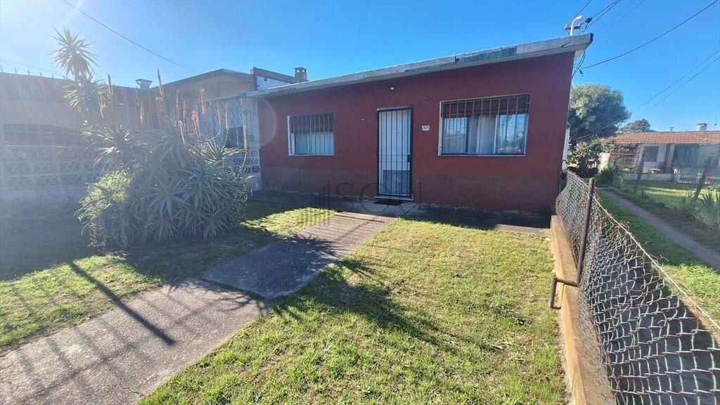 Venta 3 casas con renta activa