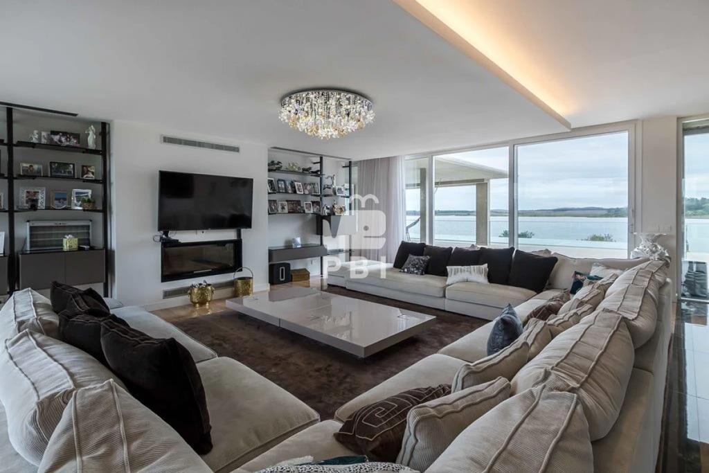 Venta de Chacra 6 DORMITORIOS en Laguna del Punta