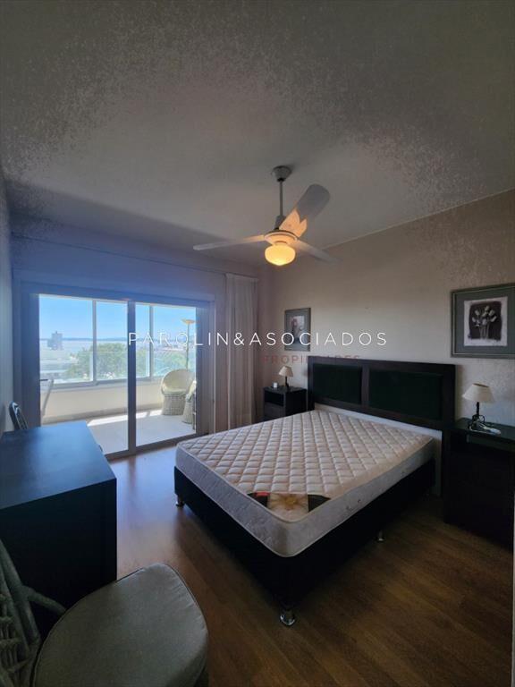 Vende apartamento en Peninsula de 3 dormitorios, a metros d