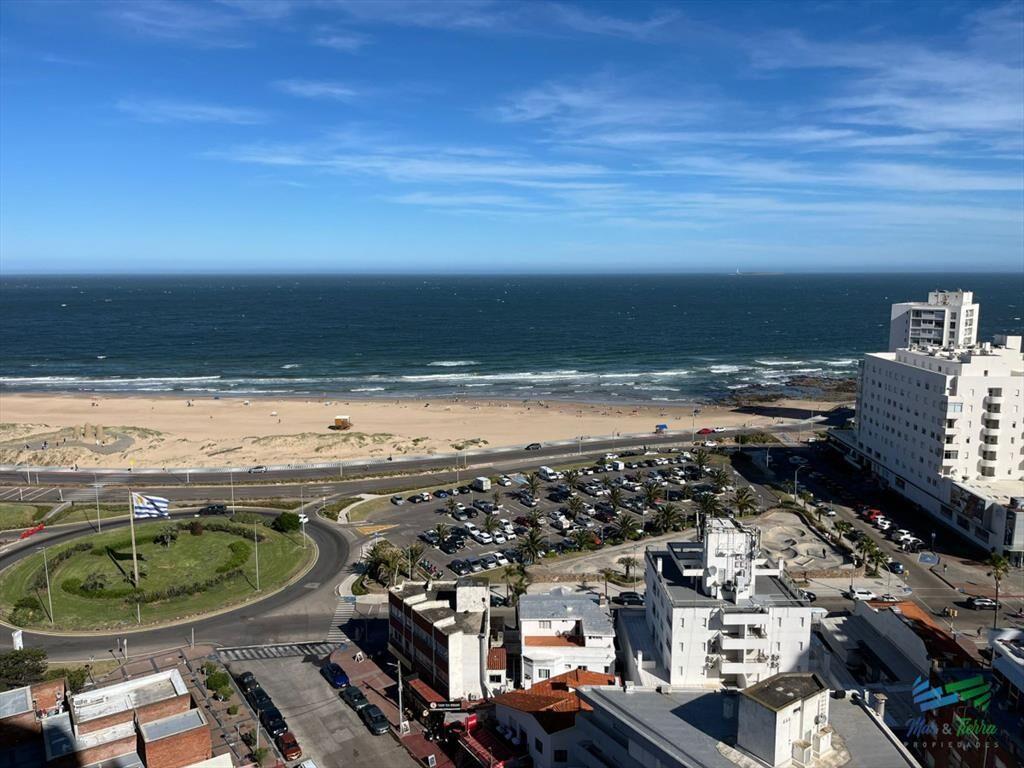 Apartamento en alquiler de 3 dormitorios en Linea