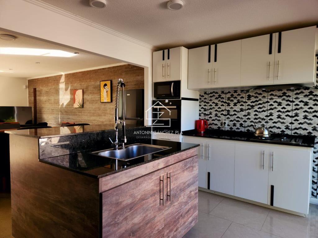 Vende Casa de 3 Dormitorios en Parque Burnett, con espacios