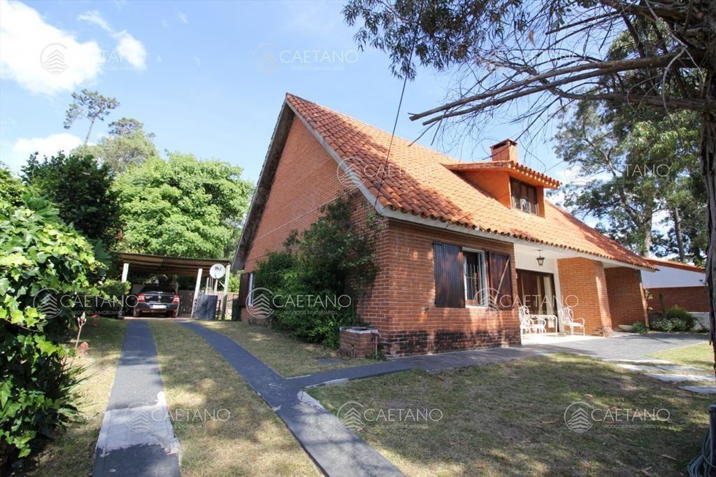 Casa 4 dormitorios con piscina en alquiler, zona