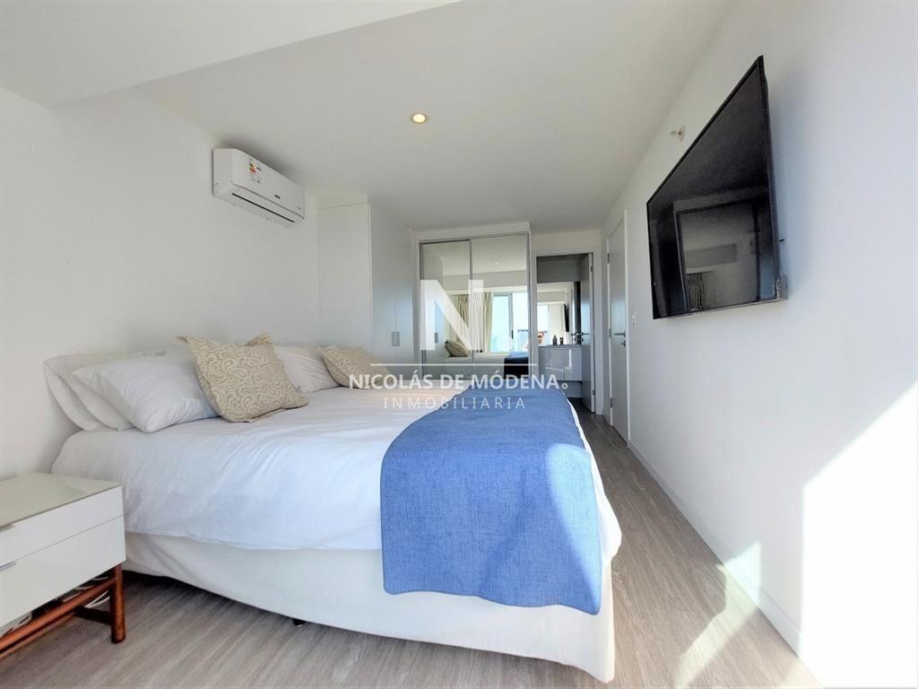 Amplio apartamento en piso alto, con excelente vista al mar