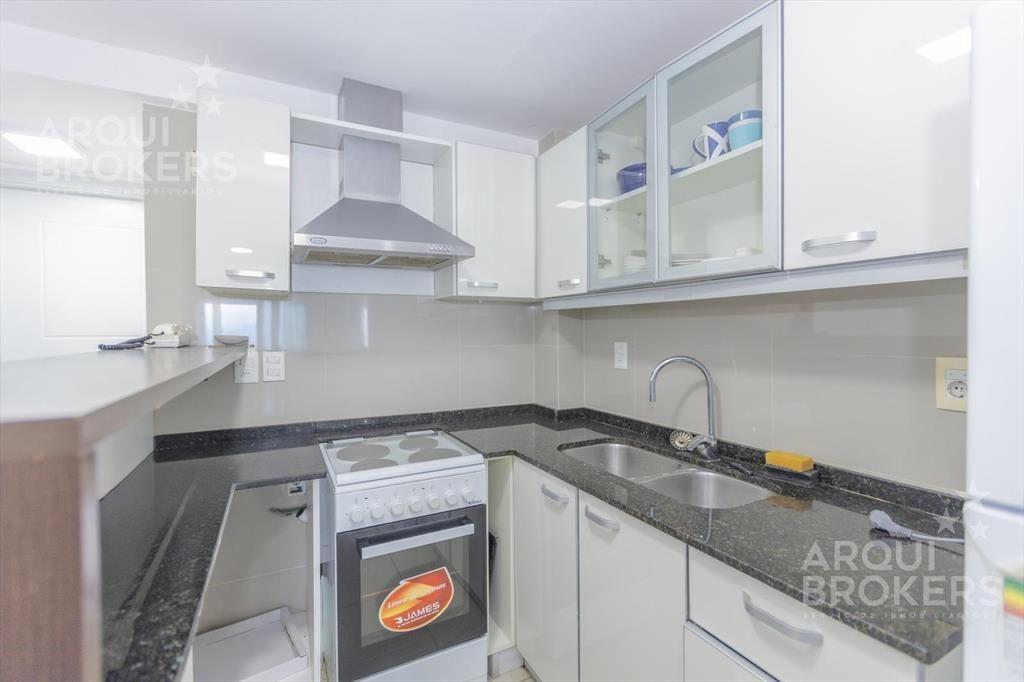 Apartamento de 3 dormitorios en venta en Rambla de Malvín c