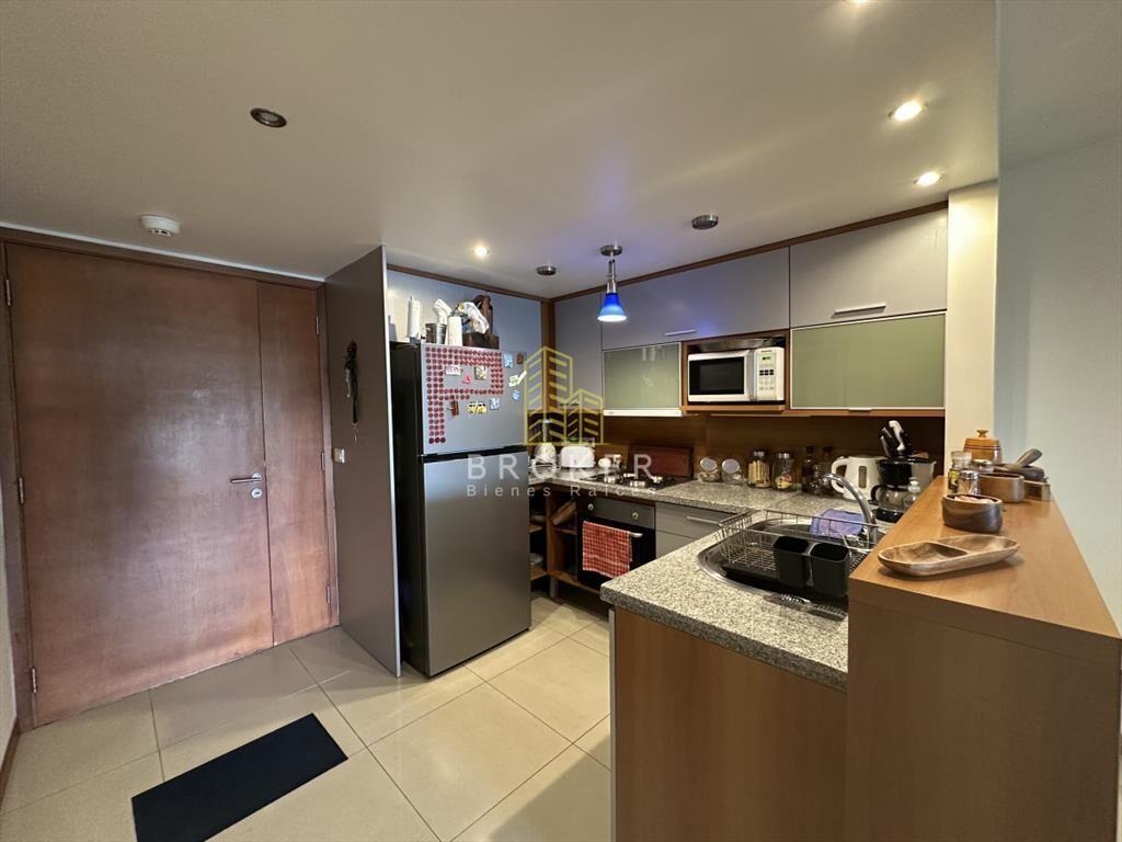 Venta de apartamento de dos dormitorios a media